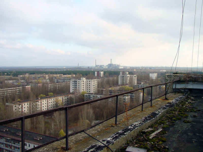 Tschernobyl, aus der Stadt Pripyat gesehen.